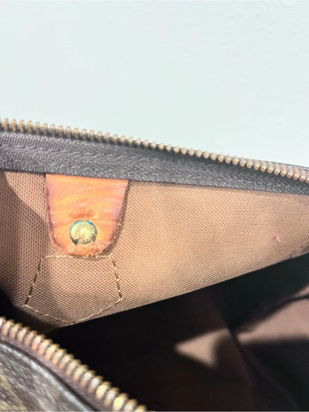LOUIS VUITTON MONOGRAM SPEEDY 30 BAG.